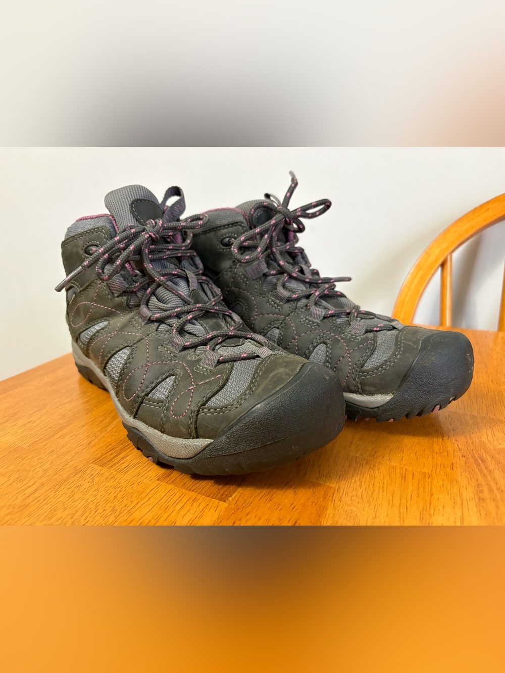 Keen Koven Women’s Hiking Boots Grey with Pink Accents